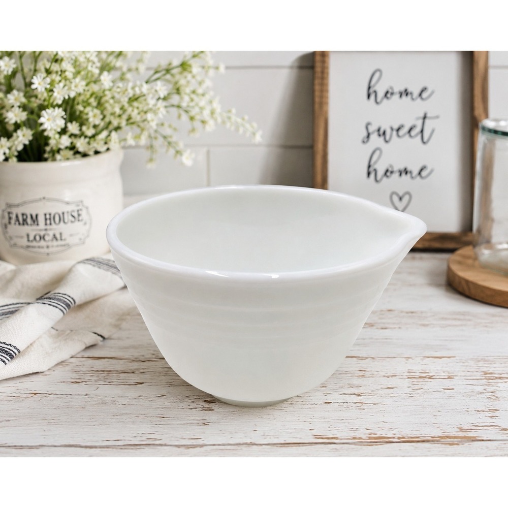 Hamilton Beach Pyrex 4 cup White Milk Glass 6" Mixing Bowl with Pour Spout